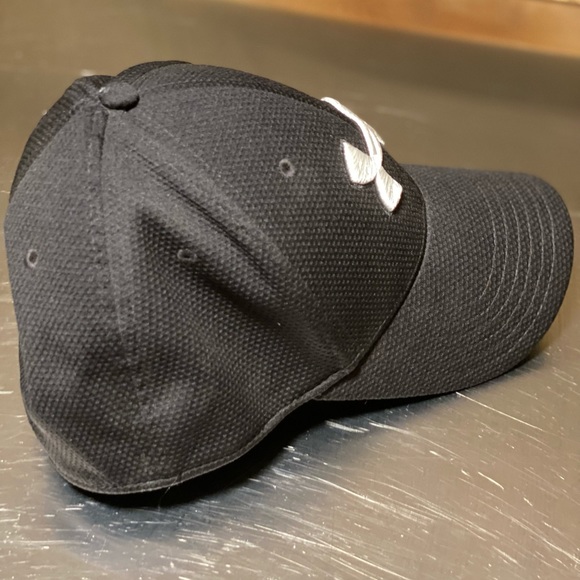 Under Armour hat - Picture 5 of 9